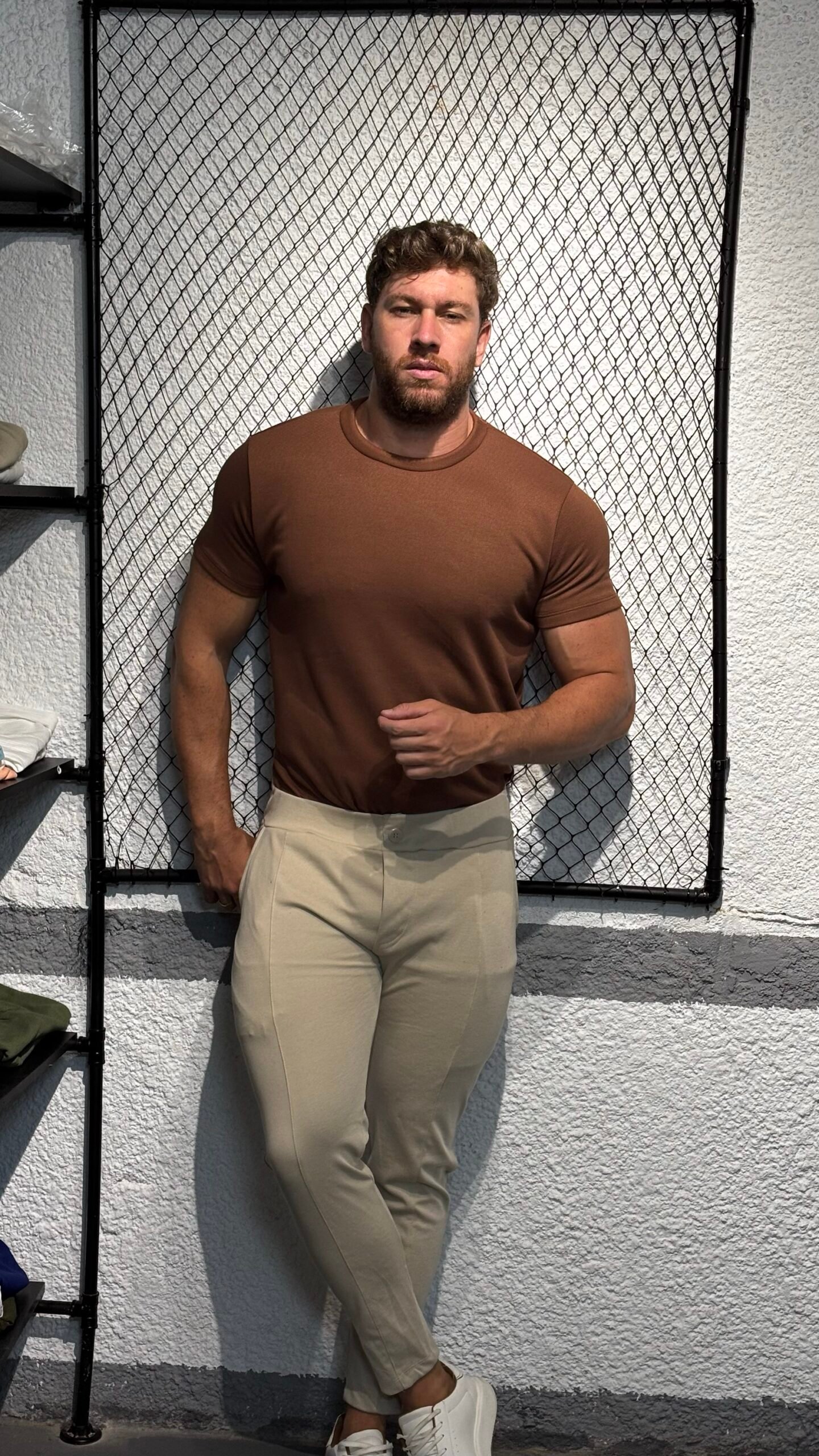 Calça de Alfaiataria Masculina com Elastano – Elegância e Conforto (Bege) - Imagem 2