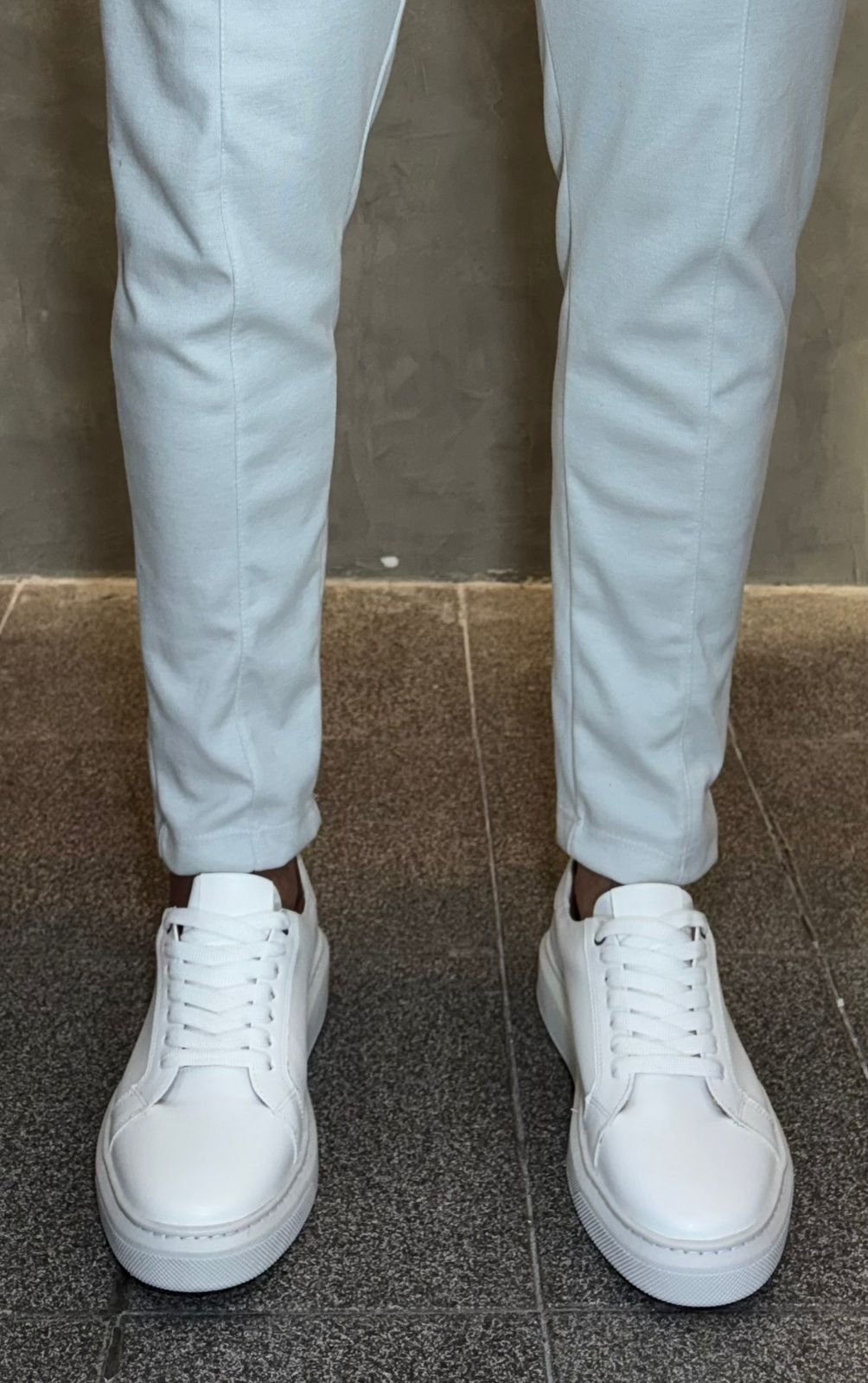 Tênis Casual de Couro Branco - Imagem 2